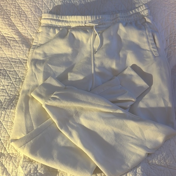 White sweatpants, new, used a couple times, no stain and cotton fabric - Picture 2 of 5